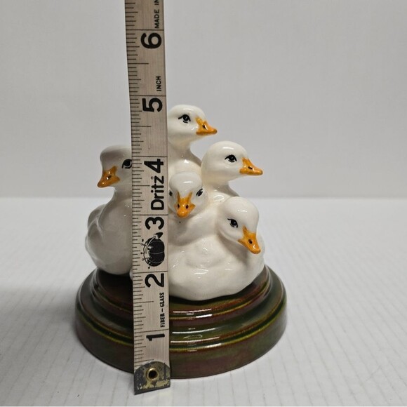 Vintage Ceramic baby ducks figurine Signed - Picture 8 of 9
